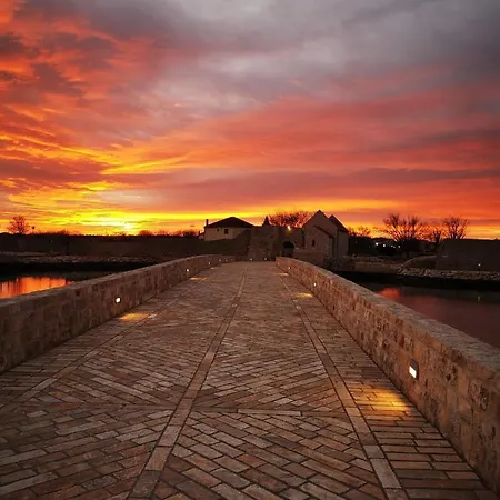 La Selina Apartman Nin