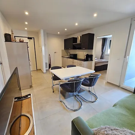 La Selina Apartment *